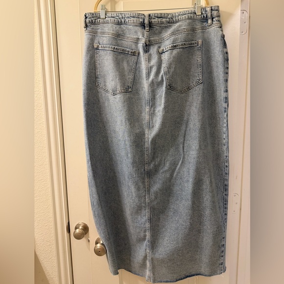 Forever 21 Asymmetrical Frayed Denim Skirt - Picture 3 of 4